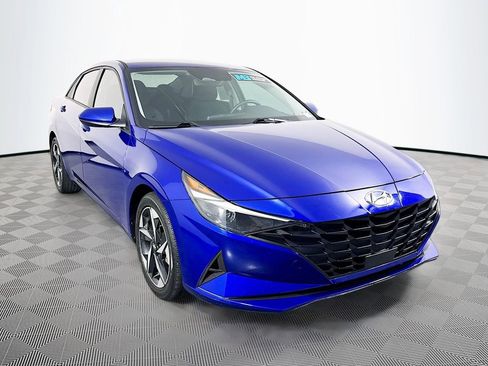 Certified 2023 Hyundai Elantra SEL w/ Convenience Package image 3