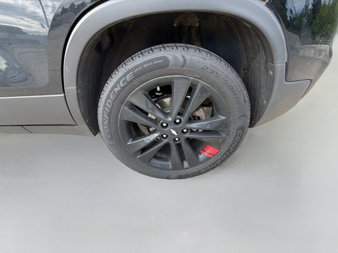 Used 2019 Chevrolet Trax LT w/ Sun & Sound Package AWD/4WD image 11