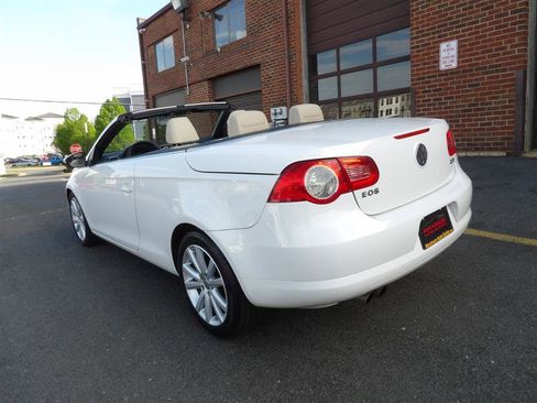 Used 2011 Volkswagen Eos Komfort image 3