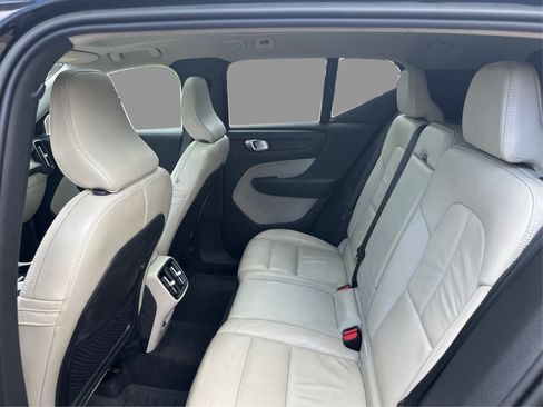 Used 2023 Volvo XC40 B5 Plus AWD/4WD image 28