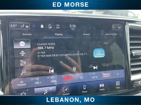 Used 2023 Chrysler Pacifica Touring-L FWD image 13