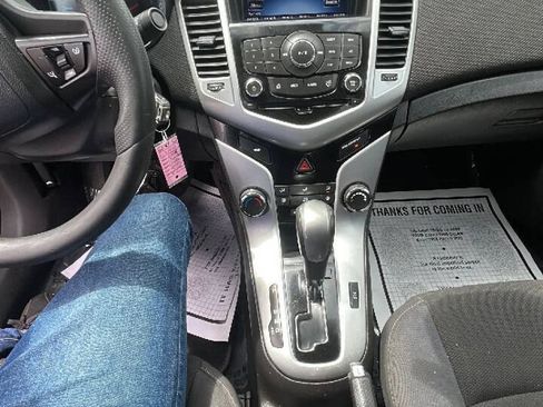 Used 2016 Chevrolet Cruze LT FWD image 12