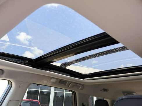 New 2026 Nissan Pathfinder Platinum FWD image 10