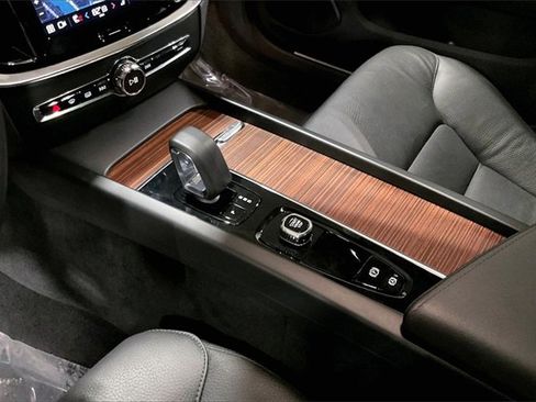 Certified 2025 Volvo V60 B5 Cross Country Plus image 15