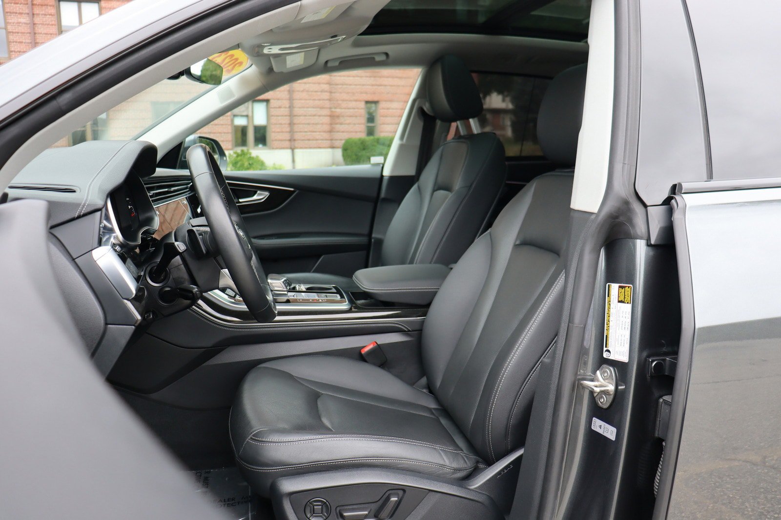 Used 2023 Audi Q8 Premium Plus w/ Premium Plus Package AWD/4WD image 14