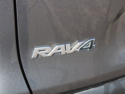 Used 2022 Toyota RAV4 XLE image 9