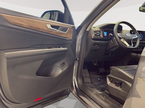 Used 2024 Volkswagen Atlas SE AWD/4WD image 8