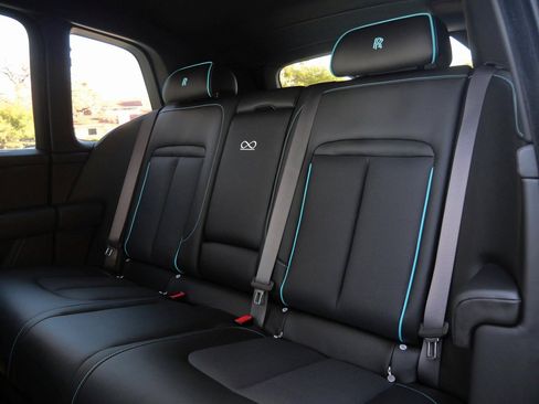 New 2026 Rolls-Royce Cullinan Black Badge image 8