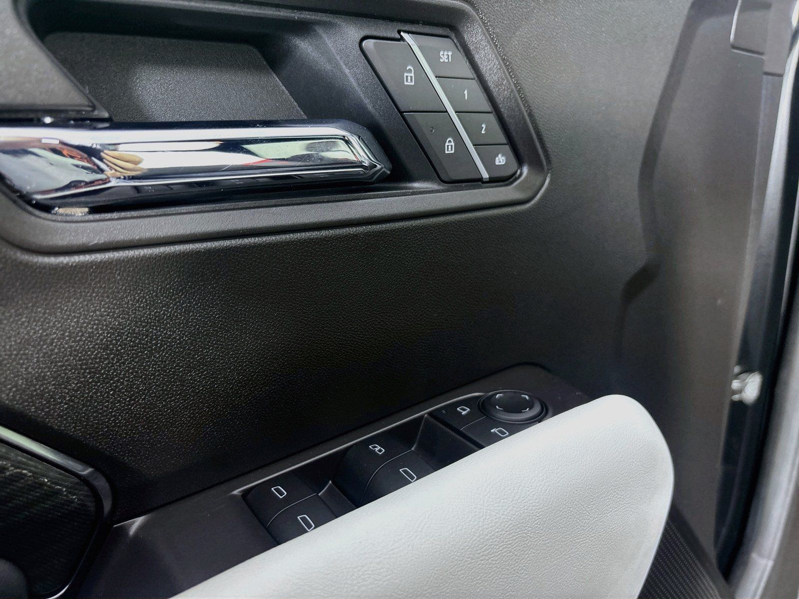Used 2025 GMC Canyon AT4 w/ AT4X Package AWD/4WD image 18