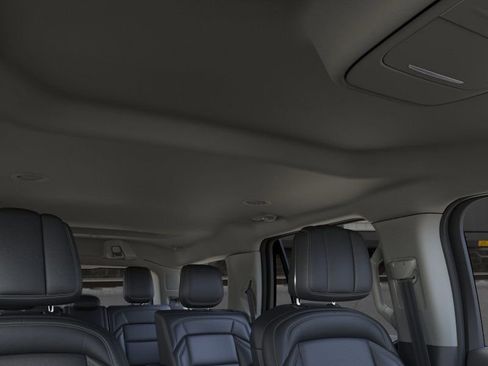 New 2026 Lincoln Navigator Premiere AWD/4WD image 22