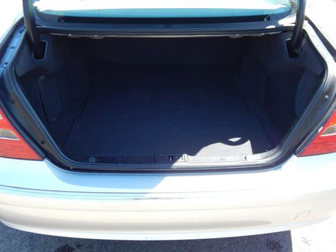 Used 2005 Mercedes-Benz E 500 4MATIC Sedan image 9