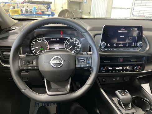 Used 2025 Nissan Rogue SV image 19