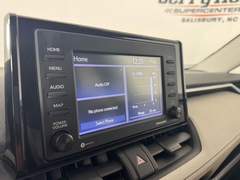 Used 2022 Toyota RAV4 XLE w/ Convenience Package image 28