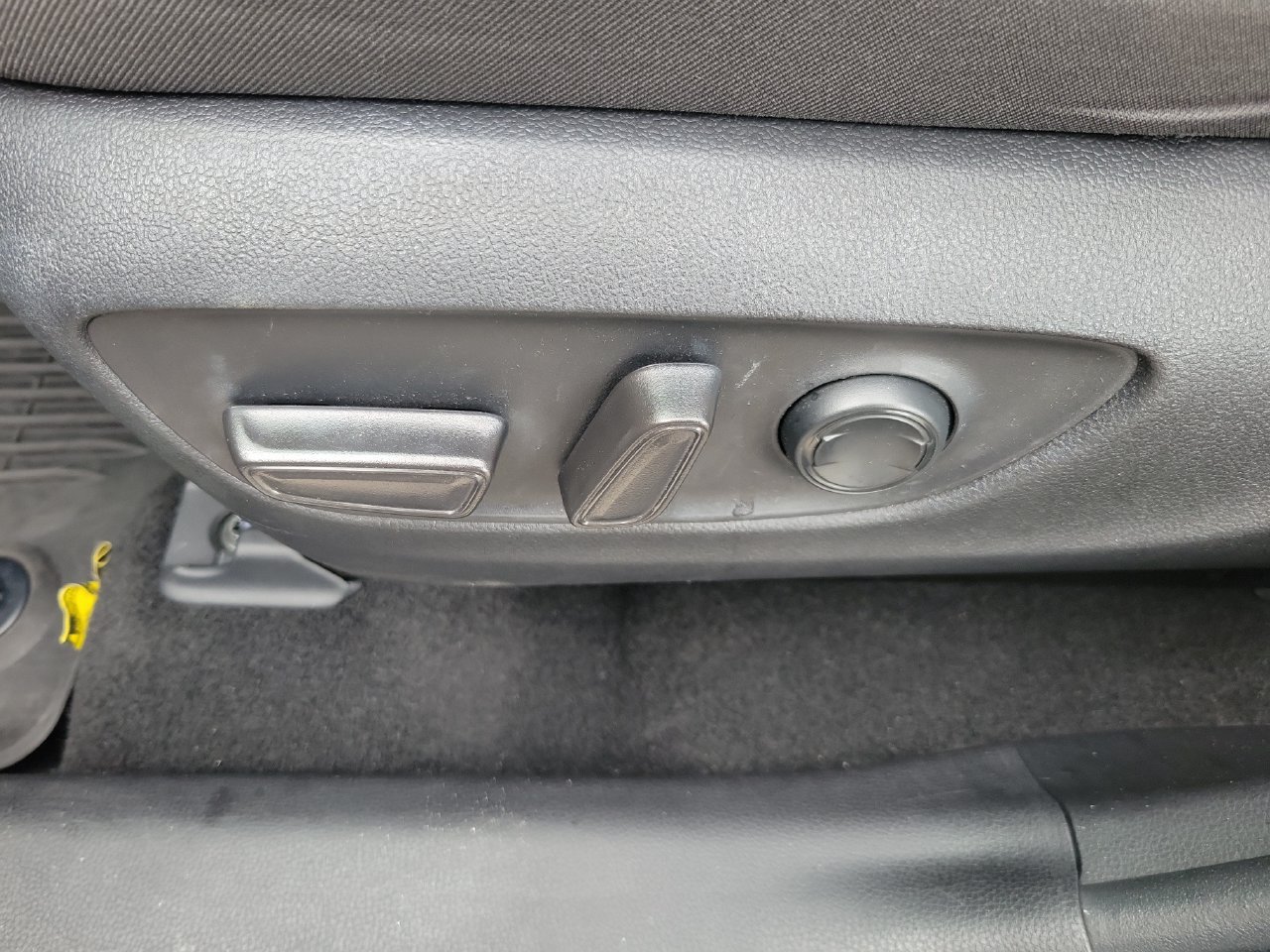 Used 2022 Toyota RAV4 XLE w/ Convenience Package FWD image 18