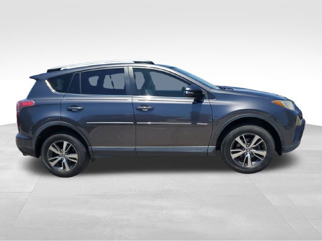 Used 2018 Toyota RAV4 XLE AWD/4WD image 3
