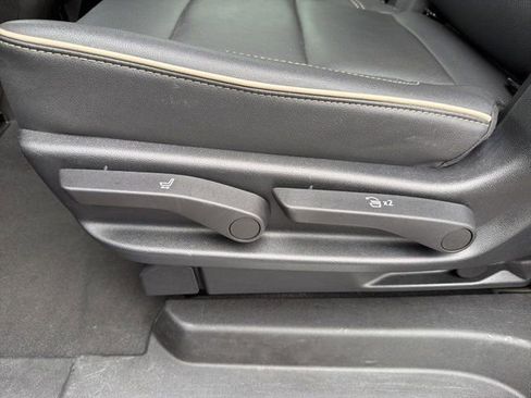 Used 2023 Chevrolet Suburban Premier RWD image 27