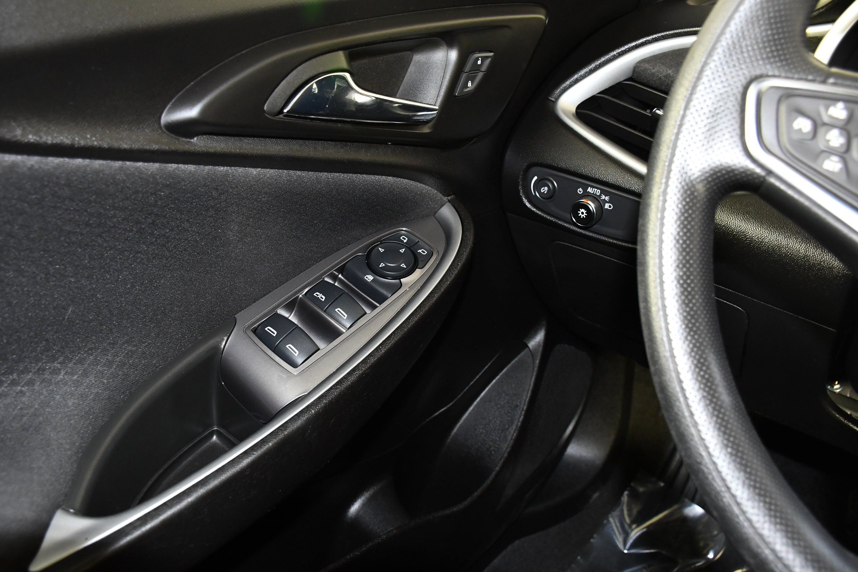Used 2024 Chevrolet Malibu LT FWD image 33