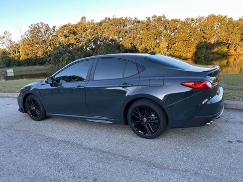 Used 2025 Toyota Camry SE image 3