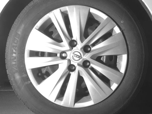 Used 2025 Nissan Sentra S FWD image 13