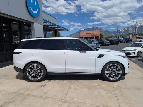 Used 2025 Land Rover Range Rover Sport SE AWD/4WD image 10