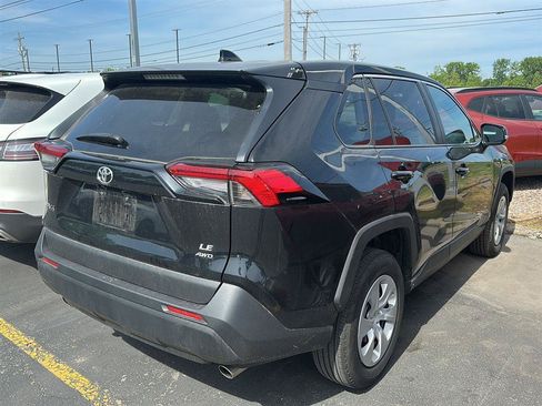 Used 2024 Toyota RAV4 LE AWD/4WD image 8