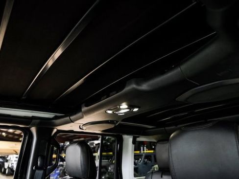 Used 2022 Jeep Wrangler Unlimited Sahara AWD/4WD image 17