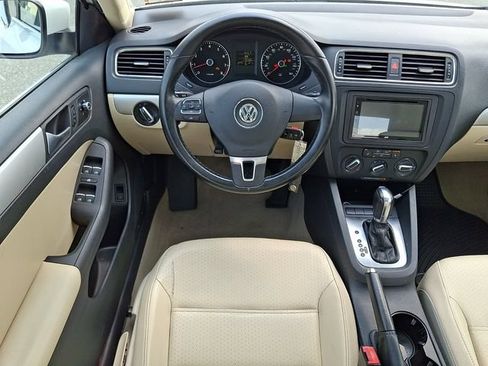 Used 2013 Volkswagen Jetta SE FWD image 11