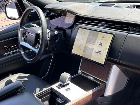 Used 2024 Land Rover Range Rover SE image 25