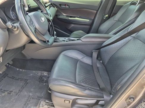 Used 2019 Toyota C-HR Limited FWD image 9