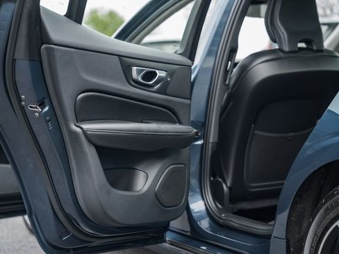 Used 2024 Volvo S60 B5 Plus image 32