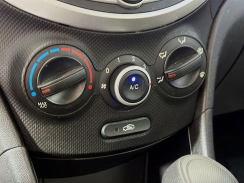 Used 2012 Hyundai Accent GS image 16