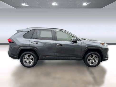 Used 2022 Toyota RAV4 LE AWD/4WD image 7