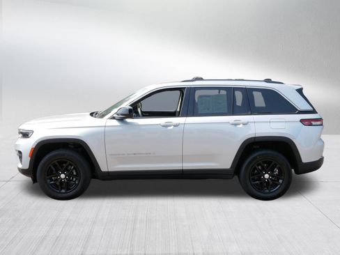 Used 2023 Jeep Grand Cherokee Laredo X AWD/4WD image 4