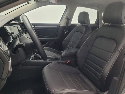 Used 2024 Volkswagen Jetta SE w/ Panoramic Sunroof Package FWD image 17