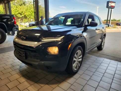 Used 2023 Chevrolet TrailBlazer LS FWD image 3