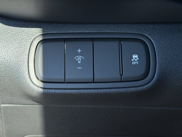 Used 2026 Hyundai Venue SEL FWD image 32