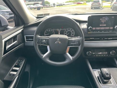 Used 2022 Mitsubishi Outlander ES AWD/4WD image 15