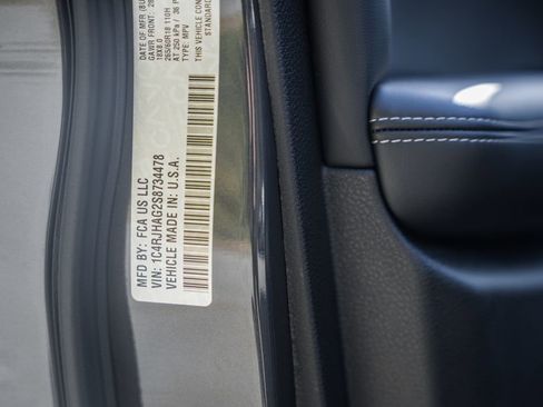 New 2025 Jeep Grand Cherokee Laredo X w/ Luxury Tech Group I image 39