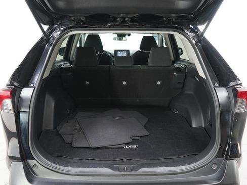Used 2019 Toyota RAV4 LE w/ Carpet Mat Package AWD/4WD image 16
