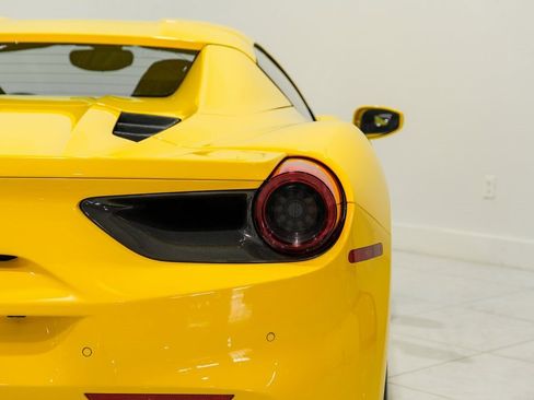 Used 2017 Ferrari 488 Spider image 43