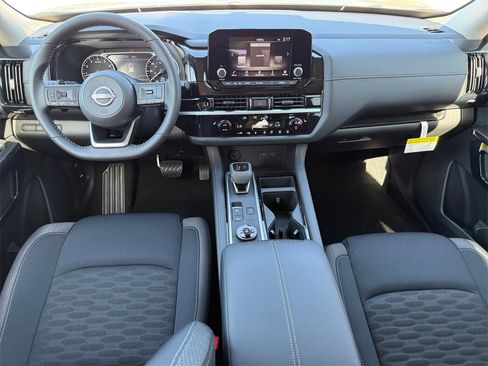 New 2025 Nissan Pathfinder SV image 10