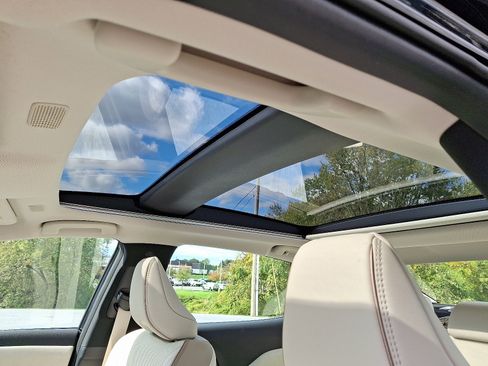 Certified 2025 Toyota Crown Limited w/ Advanced Technology Package image 16