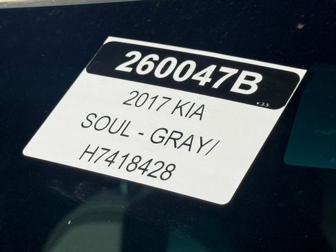 Used 2017 Kia Soul + image 7