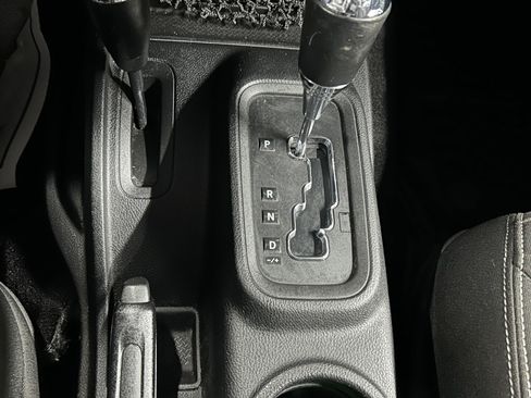 Used 2015 Jeep Wrangler Unlimited Sahara w/ Connectivity Group image 37