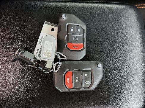 Used 2023 Jeep Gladiator Mojave w/ Cold Weather Group image 35