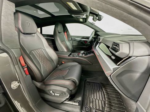 Used 2025 Lamborghini Urus SE AWD/4WD image 28