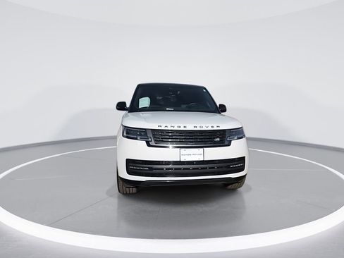 Used 2025 Land Rover Range Rover SE image 3