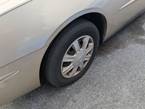 Used 2005 Buick LaCrosse CX image 6