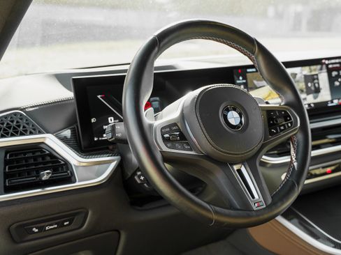 Used 2026 BMW X5 M60i image 10