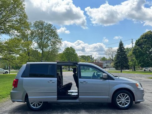 Used 2015 Dodge Grand Caravan SXT FWD image 11